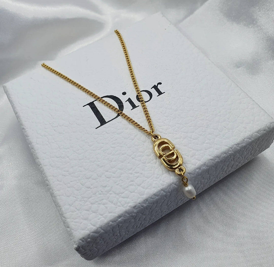 Dior deals button necklace